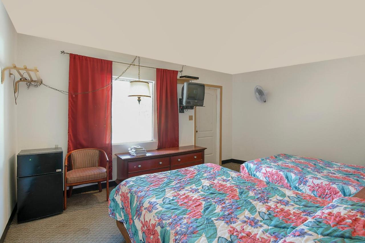 Old Town Hotel O Near Fanning Springs State Park Us Hwy 98 מראה חיצוני תמונה