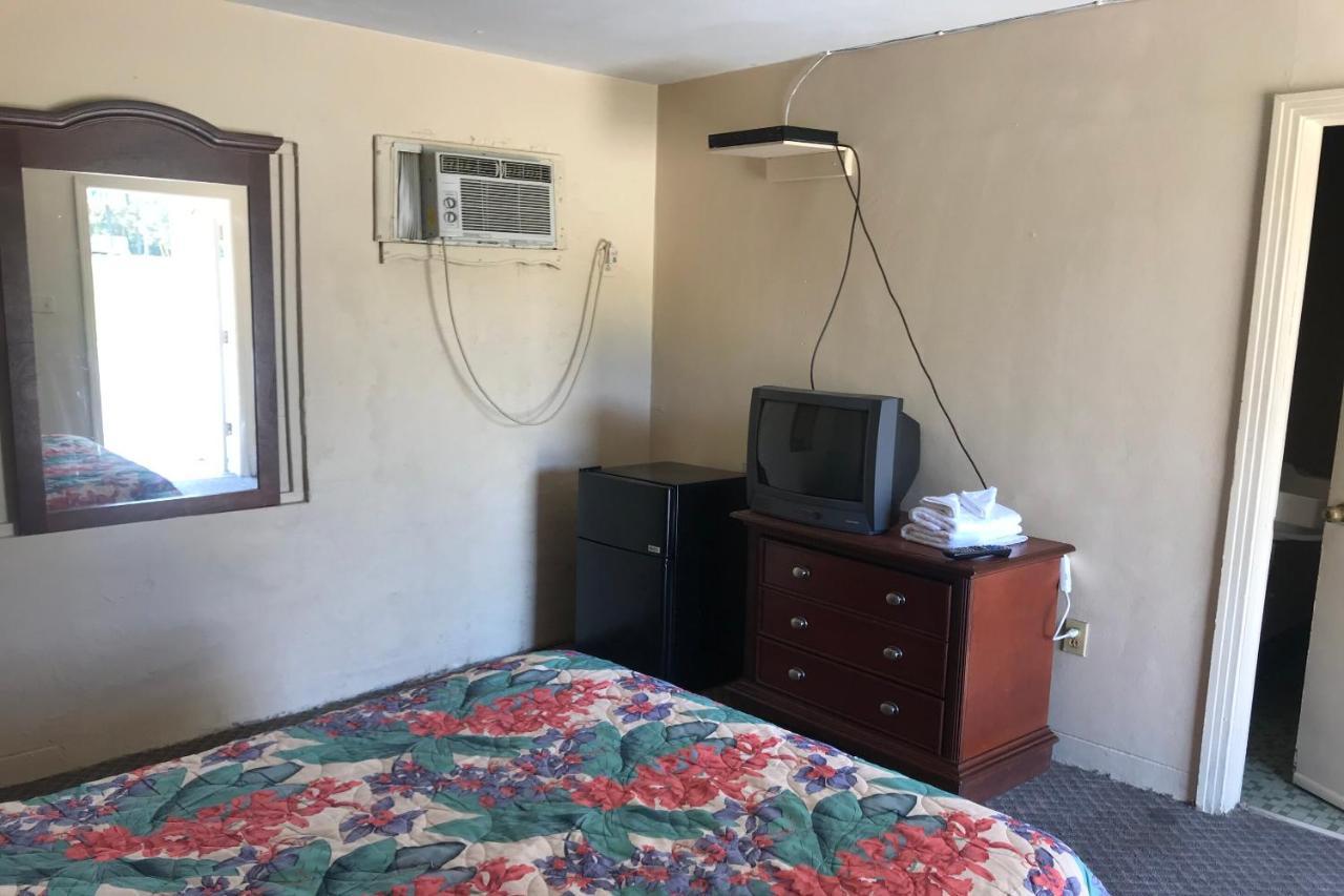Old Town Hotel O Near Fanning Springs State Park Us Hwy 98 מראה חיצוני תמונה